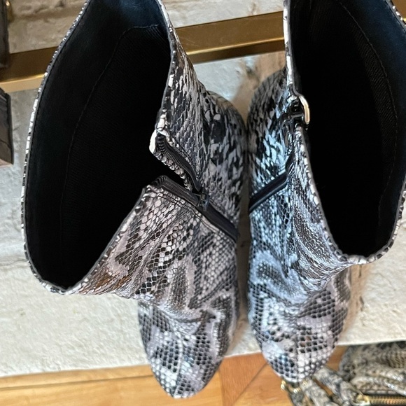 Marc Fisher Bag & Boots - Picture 14 of 15